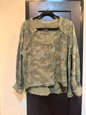 Pilcro Green Camo Lightweight Pullover Sweatshirt